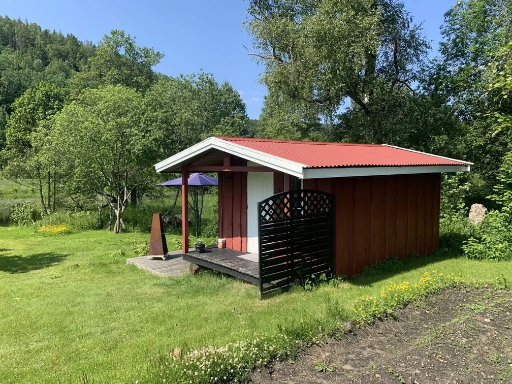Cabin exterior from another angle