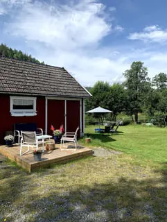 Outdoor deck seating at Riverside Bliss
