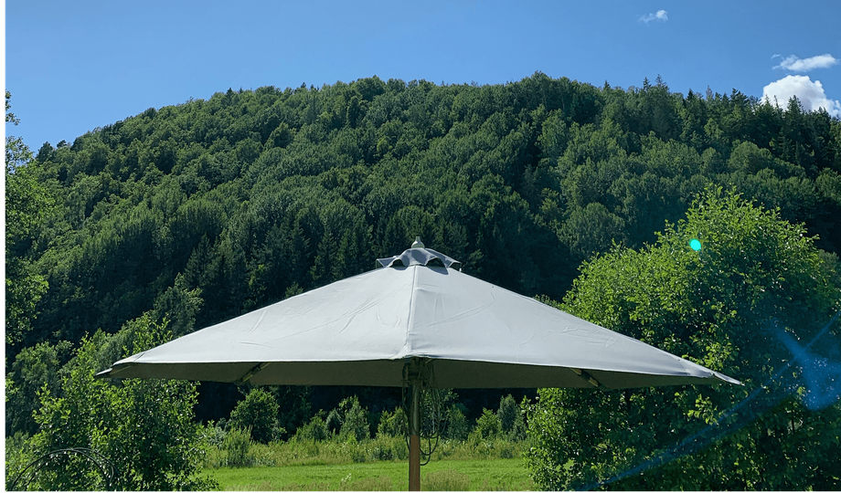 seating area with parasol with mountain view